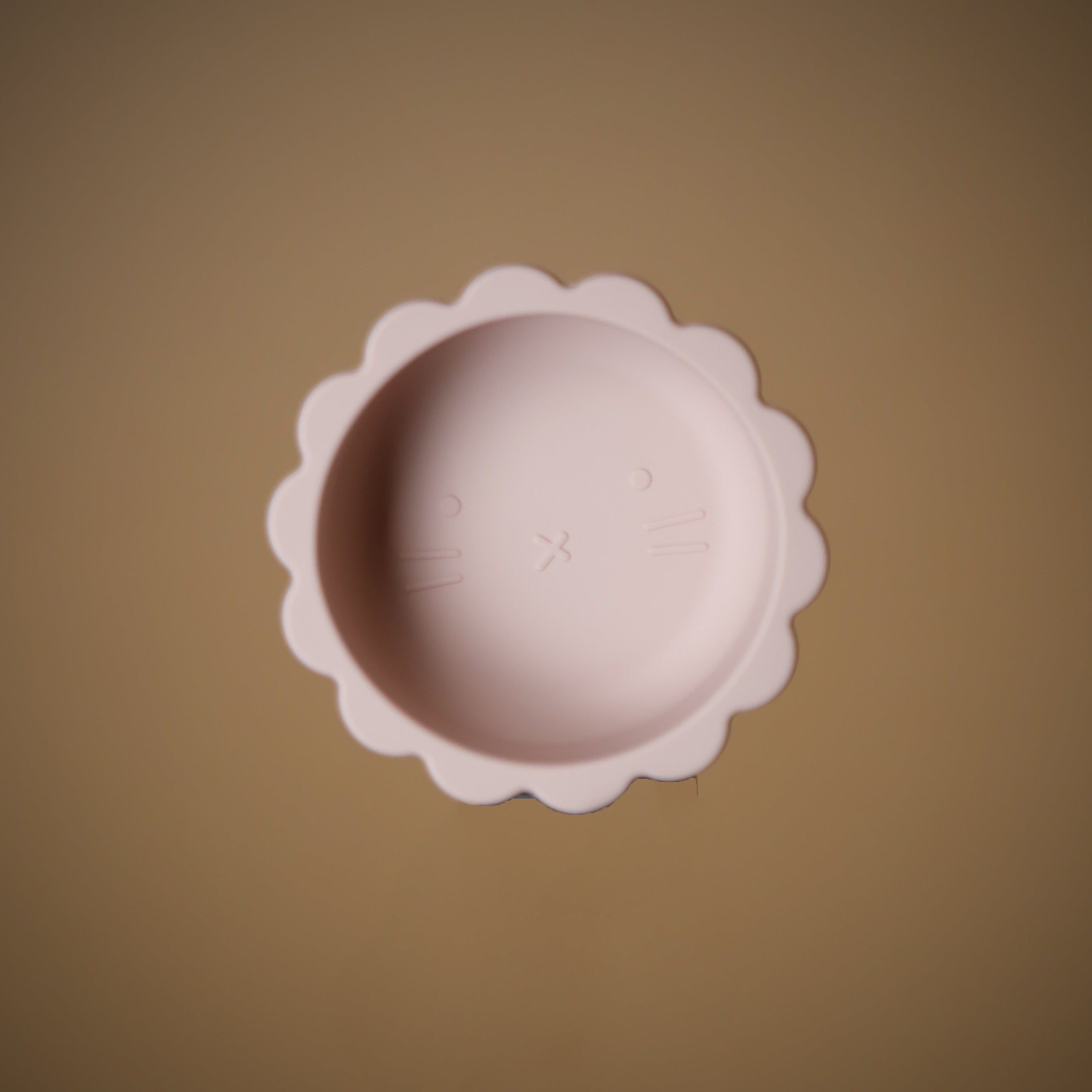 Bowls | Lion Suction Bowl | Petal | La Romi