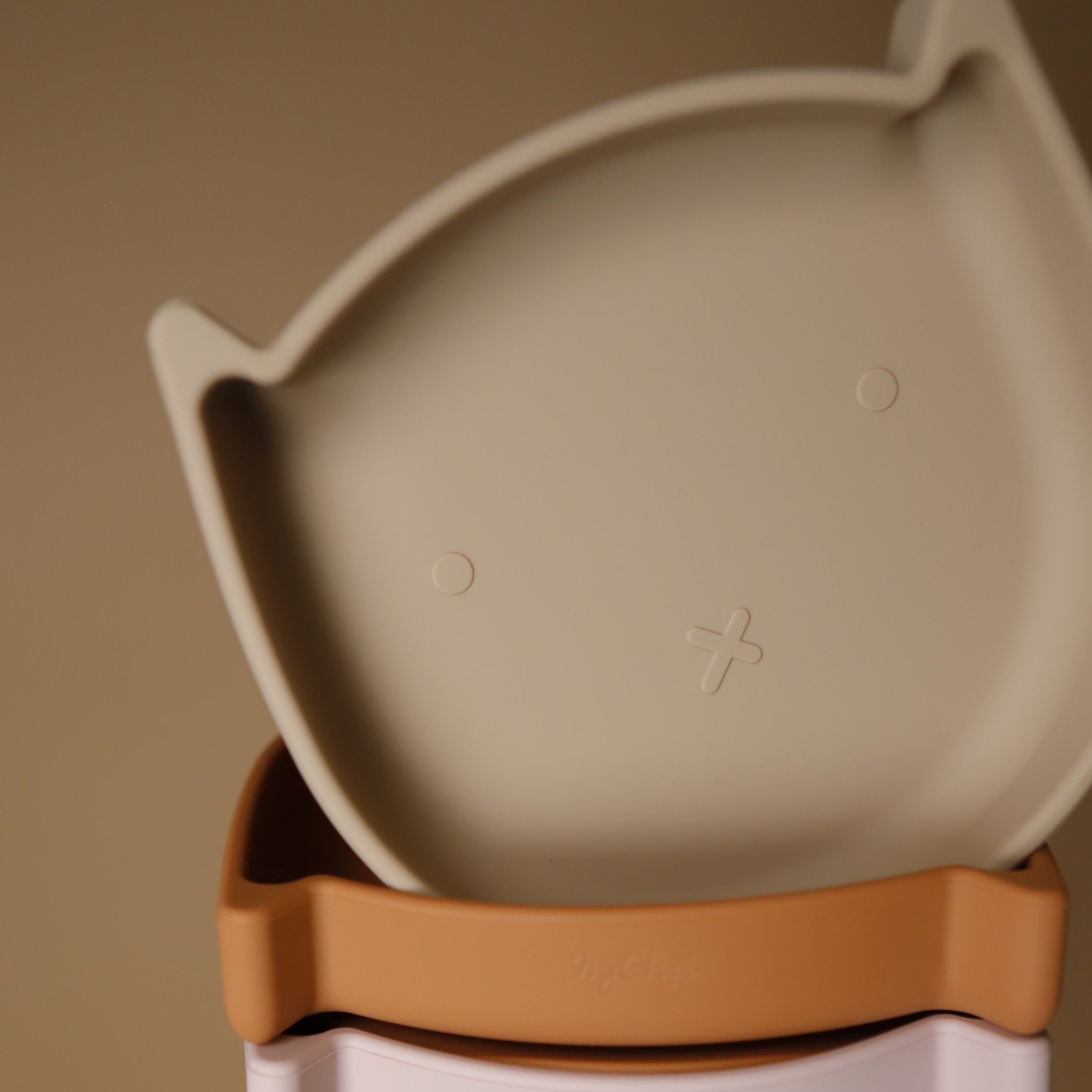 Plates | Cat Suction Plates | Mustard | La Romi