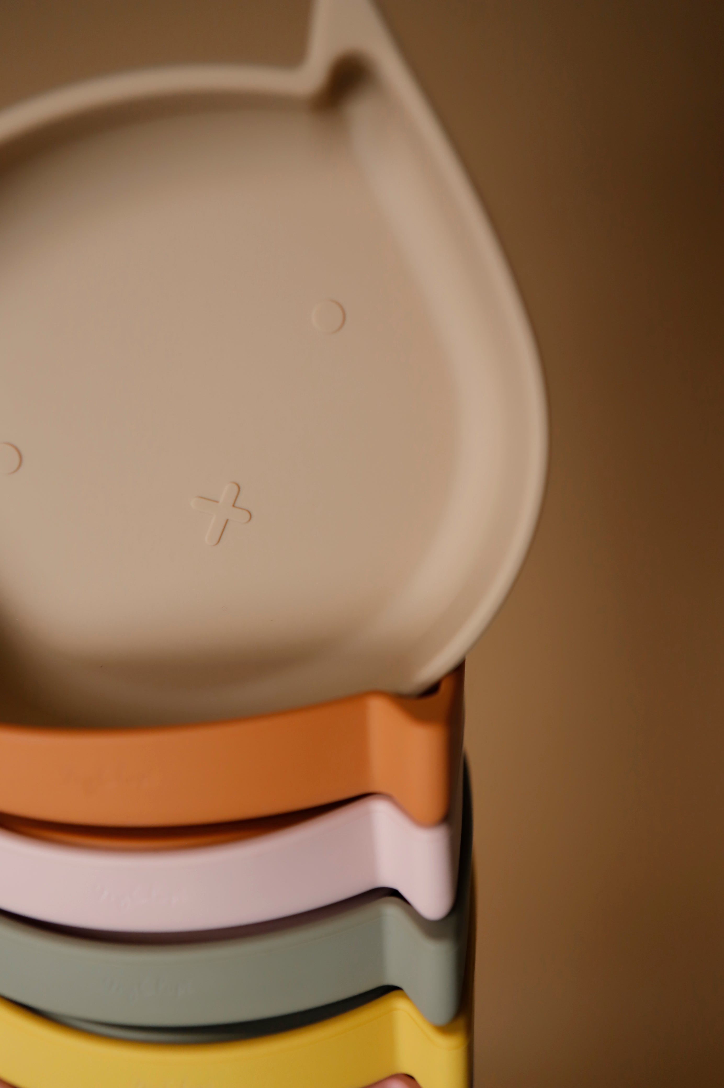 Plates | Cat Suction Plates | Mustard | La Romi