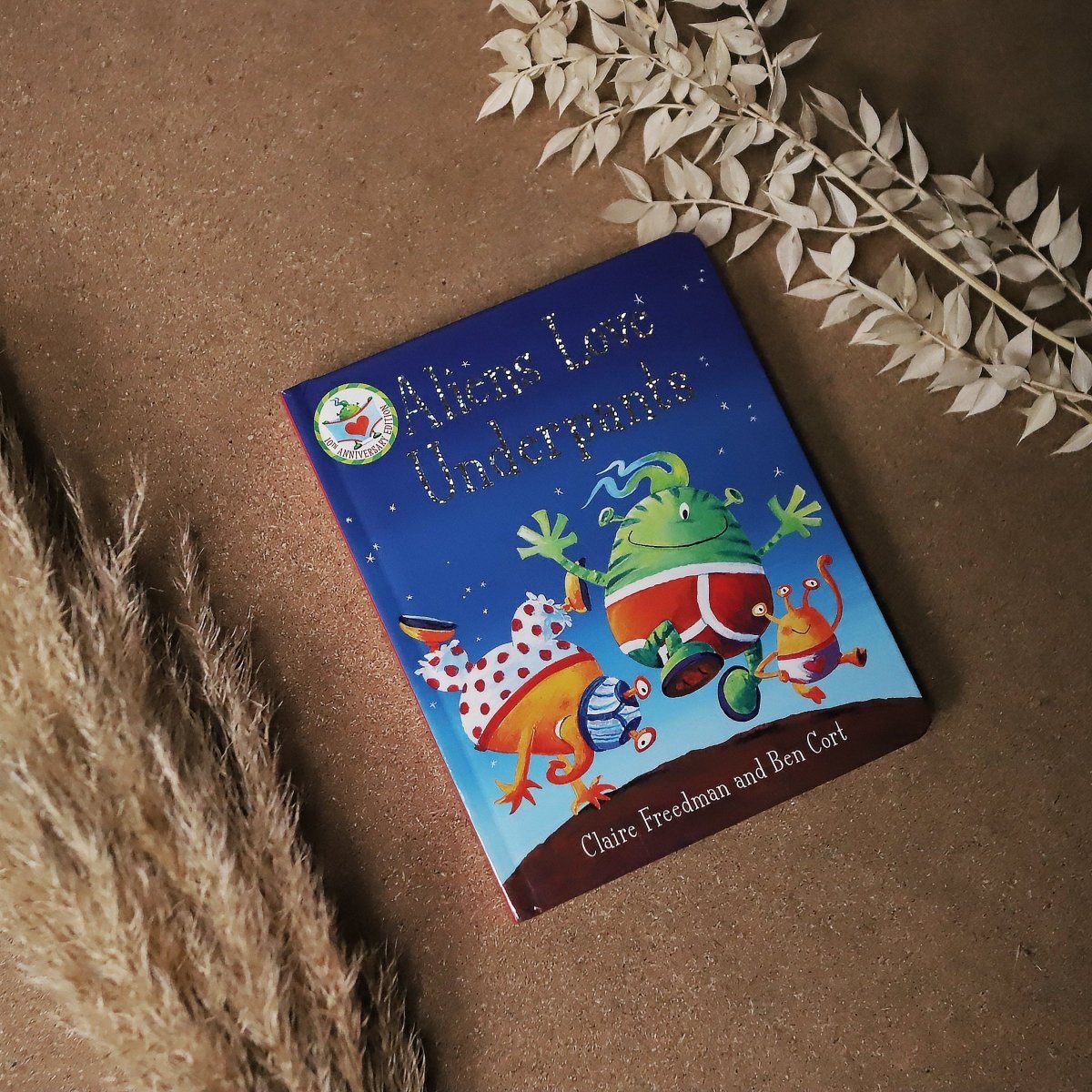 English Books | Aliens Love Underpants! (Board book) | La Romi