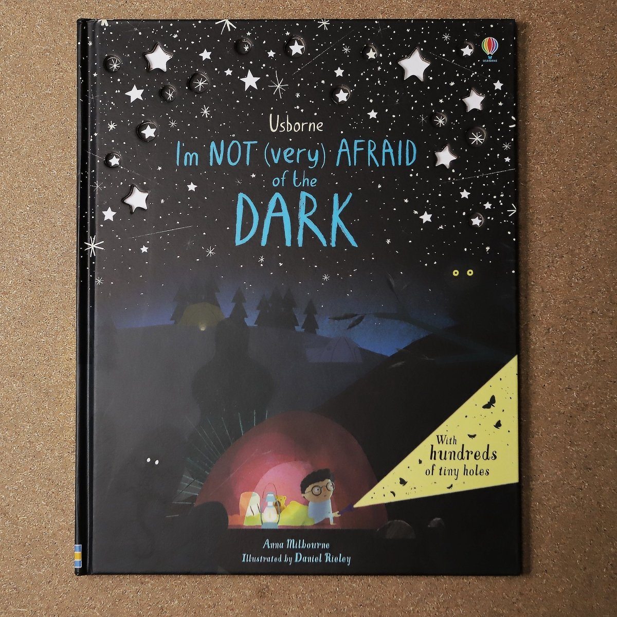 English Books | IM NOT (VERY) AFRAID OF THE DARK | La Romi