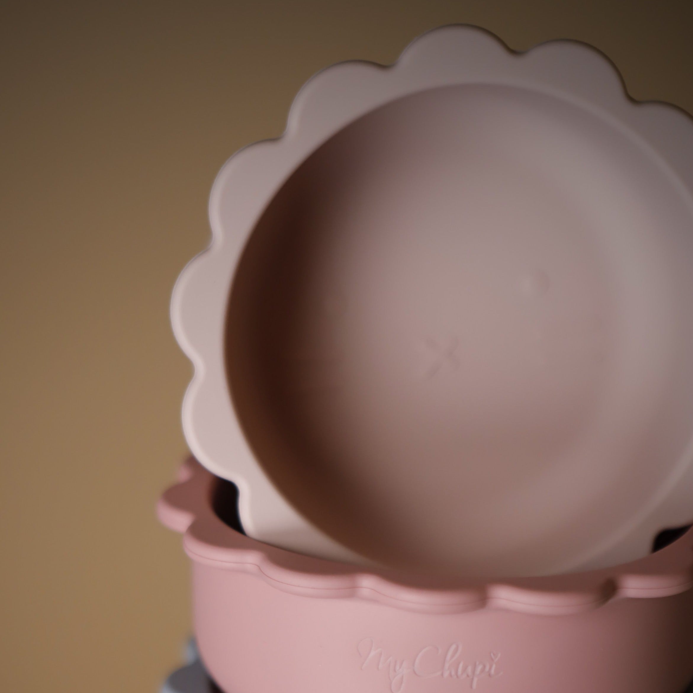 Bowls | Lion Suction Bowl | Petal | La Romi