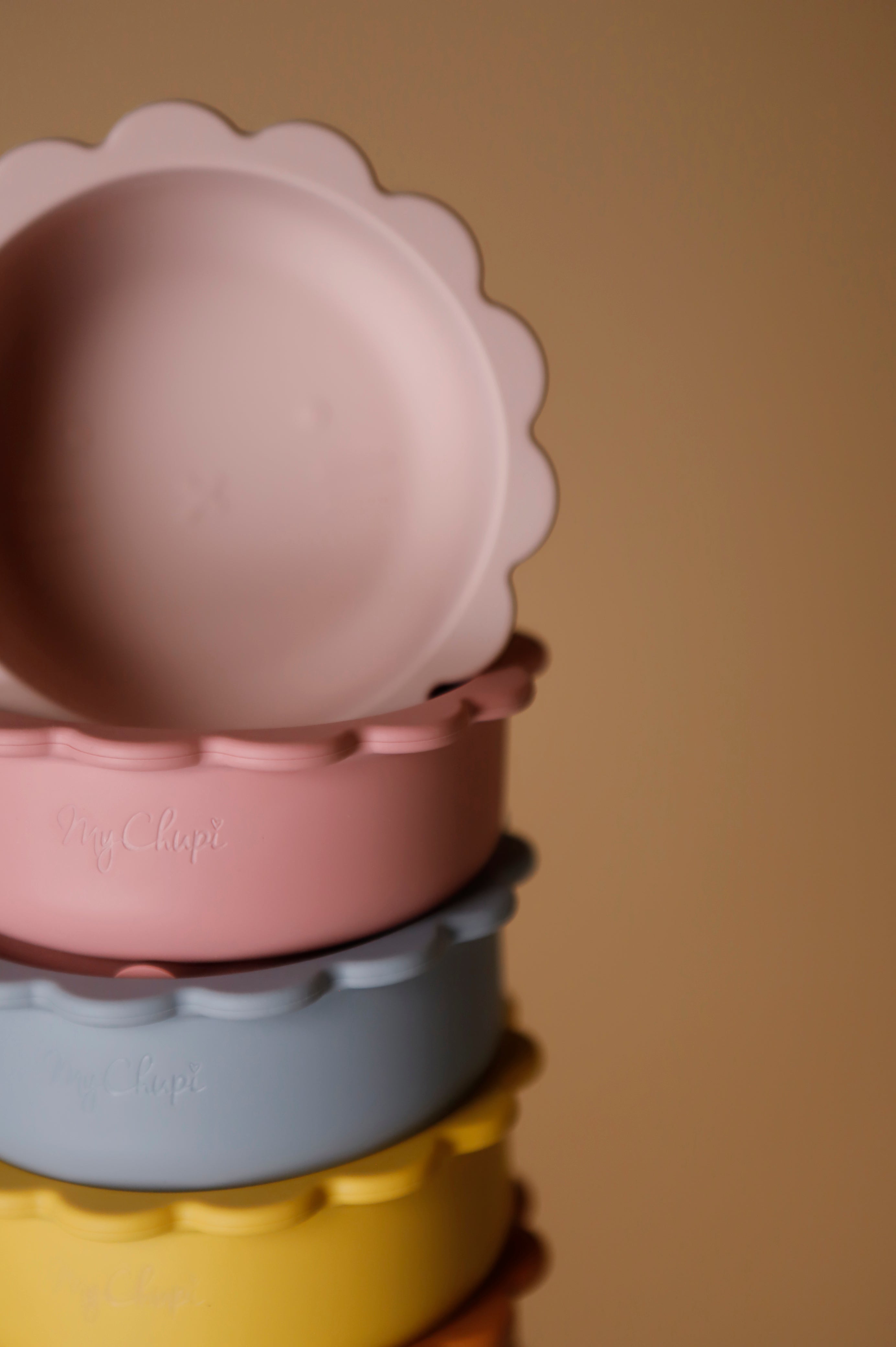 Bowls | Lion Suction Bowl | Petal | La Romi