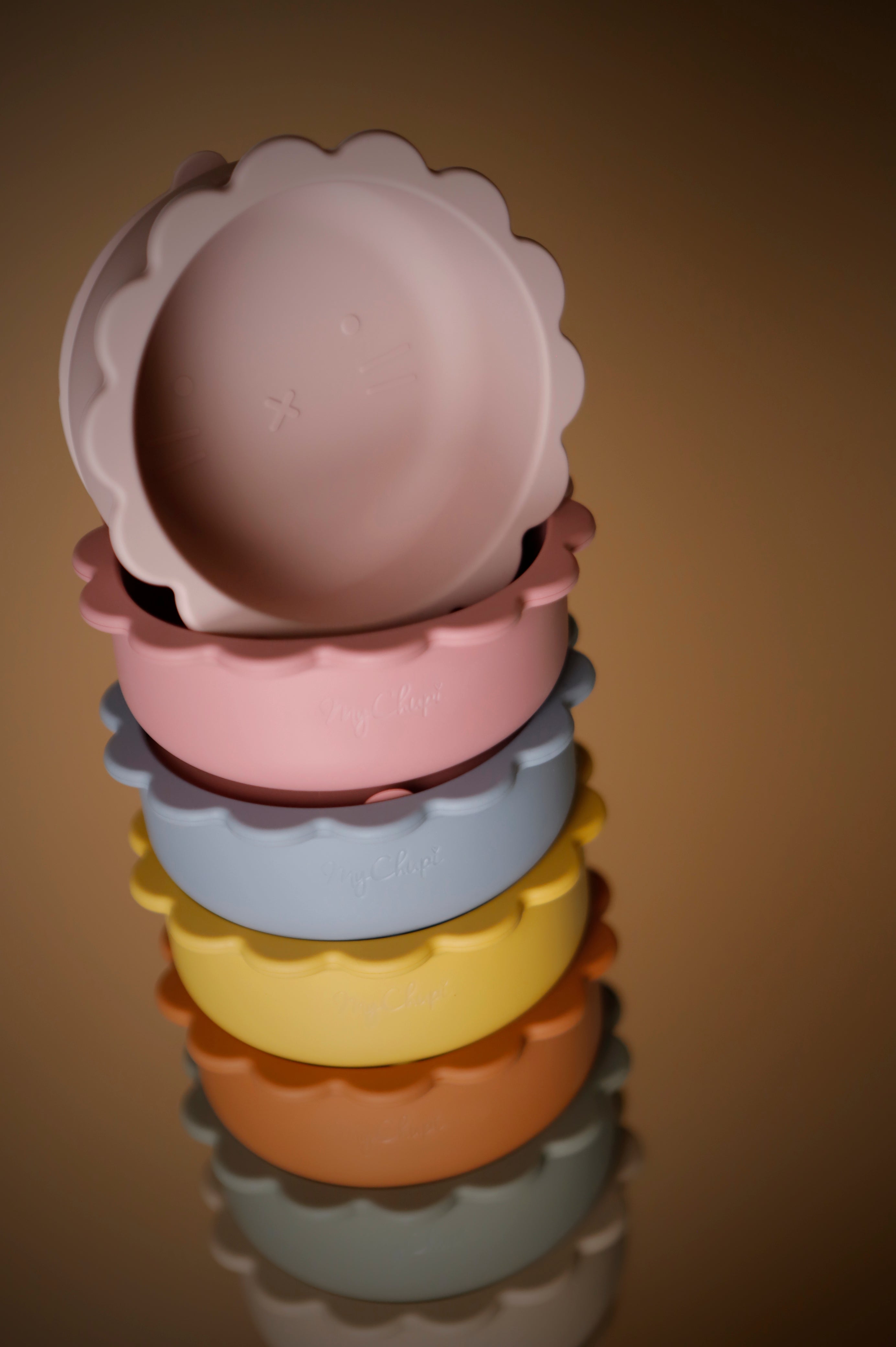 Bowls | Lion Suction Bowl | Petal | La Romi