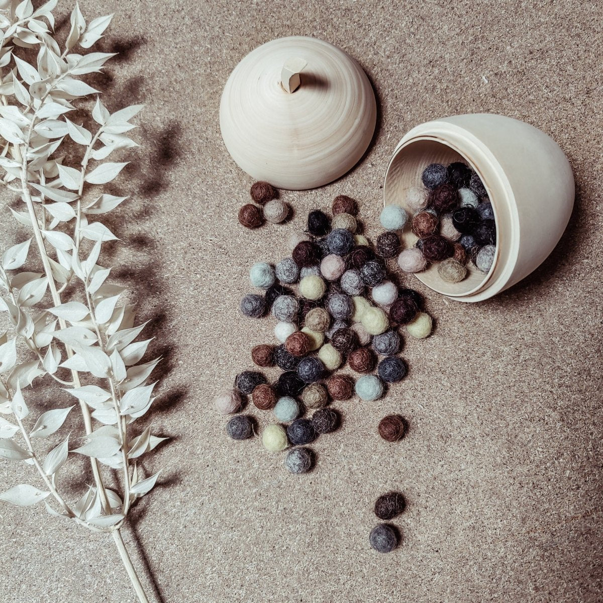 Mini felt balls in Neutral - La Romi | Baby Fashion