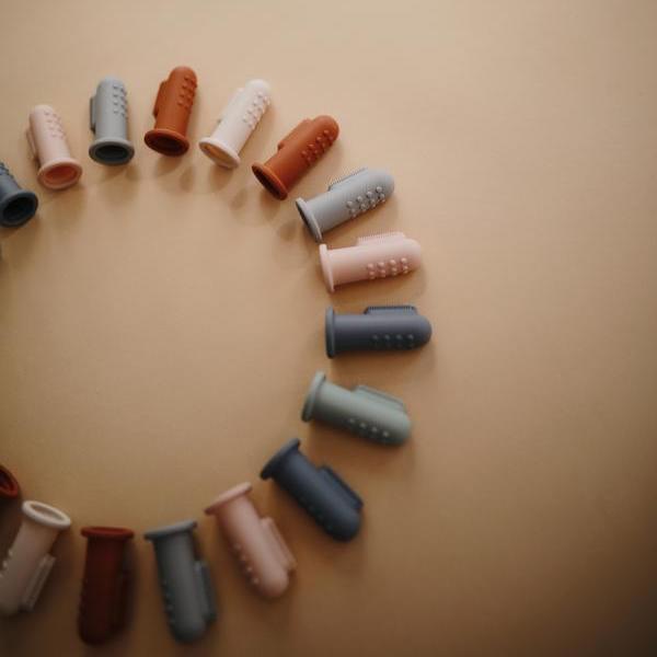 Finger Toothbrush | Mushie Finger Toothbrush | Clay / Shifting Sand | La Romi