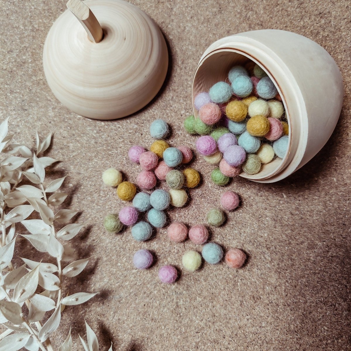 Mini felt balls in Pastel - La Romi | Baby Fashion